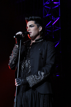 Adam Lambert : adam-lambert-1323543990.jpg