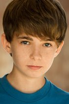 Austin Abrams : austin-abrams-1322850031.jpg