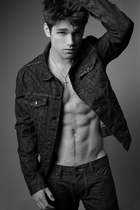 Justin Gaston : JustinGaston_1293333685.jpg