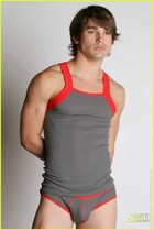 Justin Gaston : JustinGaston_1293335821.jpg