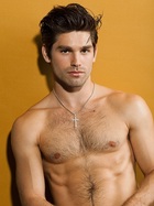 Justin Gaston : justin-gaston-1402614141.jpg