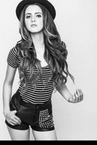 Laura Marano : laura-marano-1430071928.jpg