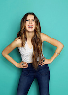 Laura Marano : laura-marano-1450646518.jpg