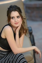 Laura Marano : laura-marano-1454964325.jpg