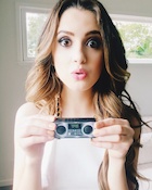 Laura Marano : laura-marano-1458090813.jpg