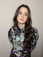 Laura Marano : laura-marano-1674848695.jpg