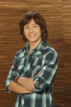 Leo Howard : leo-howard-1350764986.jpg