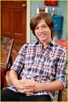 Leo Howard : leo-howard-1358065696.jpg