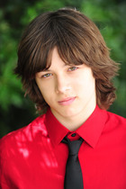 Leo Howard : leo-howard-1362211639.jpg