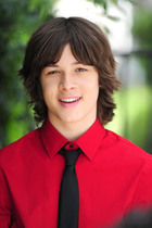 Leo Howard : leo-howard-1362211644.jpg