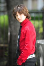 Leo Howard : leo-howard-1362211798.jpg