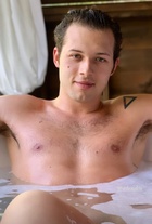 Leo Howard : leo-howard-1618792820.jpg