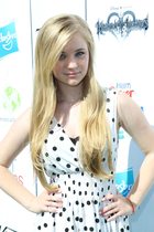 Sierra McCormick : sierra-mccormick-1380991325.jpg