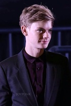 Thomas Sangster : thomas-sangster-1462472641.jpg