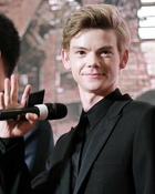 Thomas Sangster : thomas-sangster-1589589367.jpg