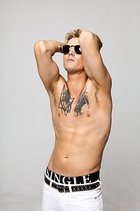 Aaron Carter : aaron-carter-1425232545.jpg