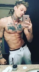 Aaron Carter : aaron-carter-1457296454.jpg