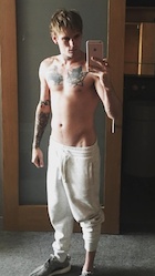 Aaron Carter : aaron-carter-1471850336.jpg