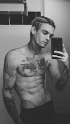 Aaron Carter : aaron-carter-1498785037.jpg