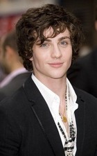 Aaron Johnson : aaron_johnson_1221324933.jpg