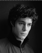 Adam Brody : TI4U_u1141059196.jpg