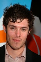 Adam Brody : TI4U_u1141261918.jpg