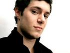 Adam Brody : TI4U_u1153089536.jpg