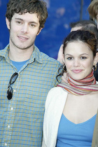 Adam Brody : TI4U_u1192125588.jpg