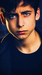 Aidan Gallagher : aidan-alexander-1508757481.jpg