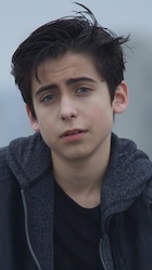 Aidan Gallagher : aidan-gallagher-1505997721.jpg