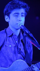 Aidan Gallagher : aidan-gallagher-1507273561.jpg