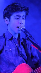 Aidan Gallagher : aidan-gallagher-1507291922.jpg