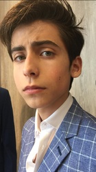 Aidan Gallagher : aidan-gallagher-1526083300.jpg