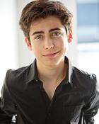 Aidan Gallagher : aidan-gallagher-1527598335.jpg