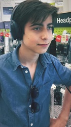 Aidan Gallagher : aidan-gallagher-1527807147.jpg