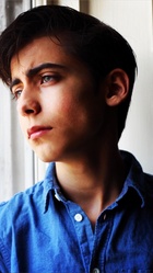 Aidan Gallagher : aidan-gallagher-1527970843.jpg