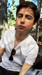 Aidan Gallagher : aidan-gallagher-1535219634.jpg