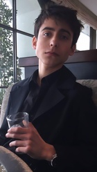 Aidan Gallagher : aidan-gallagher-1549876471.jpg