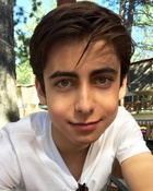 Aidan Gallagher : aidan-gallagher-1600470564.jpg