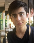 Aidan Gallagher : aidan-gallagher-1613252447.jpg