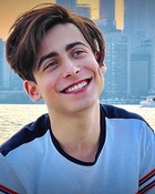 Aidan Gallagher : aidan-gallagher-1631980497.jpg