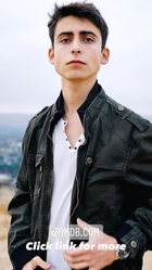 Aidan Gallagher : aidan-gallagher-1632945882.jpg