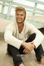 Alex Pettyfer : alex-pettyfer-1356041963.jpg