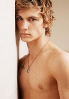 Alex Pettyfer : alex_pettyfer_1211202596.jpg