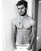 Alex Pettyfer : alex_pettyfer_1304963627.jpg