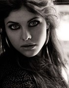 Alexandra Daddario : alexandra-daddario-1377714603.jpg