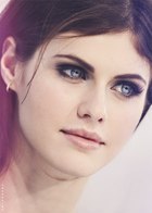 Alexandra Daddario : alexandra-daddario-1383083578.jpg