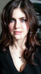 Alexandra Daddario : alexandra-daddario-1427473994.jpg