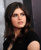 Alexandra Daddario : alexandra-daddario-1482197769.jpg