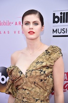 Alexandra Daddario : alexandra-daddario-1495734632.jpg